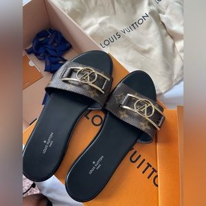 LOUIS VUITTON lock it Mule